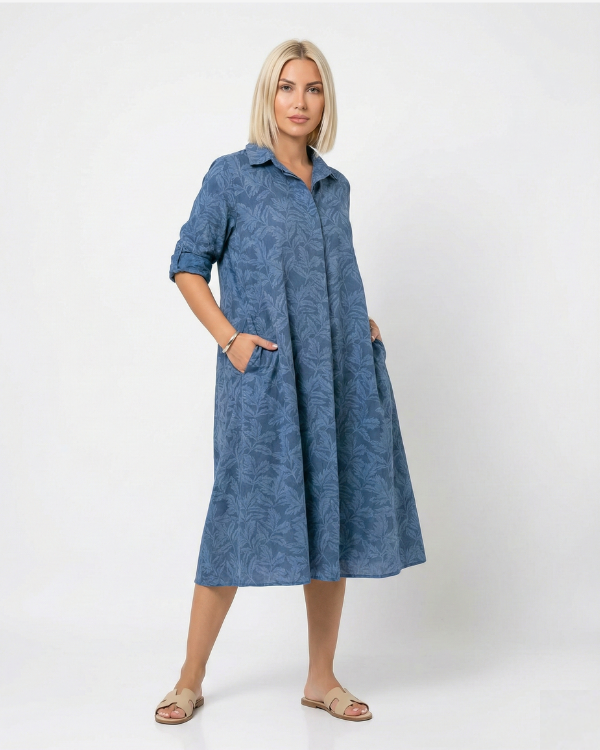 Nora – Kleid mit Blattmuster und entspanntem Look