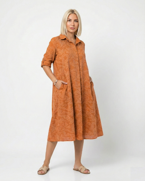Nora – Kleid mit Blattmuster und entspanntem Look